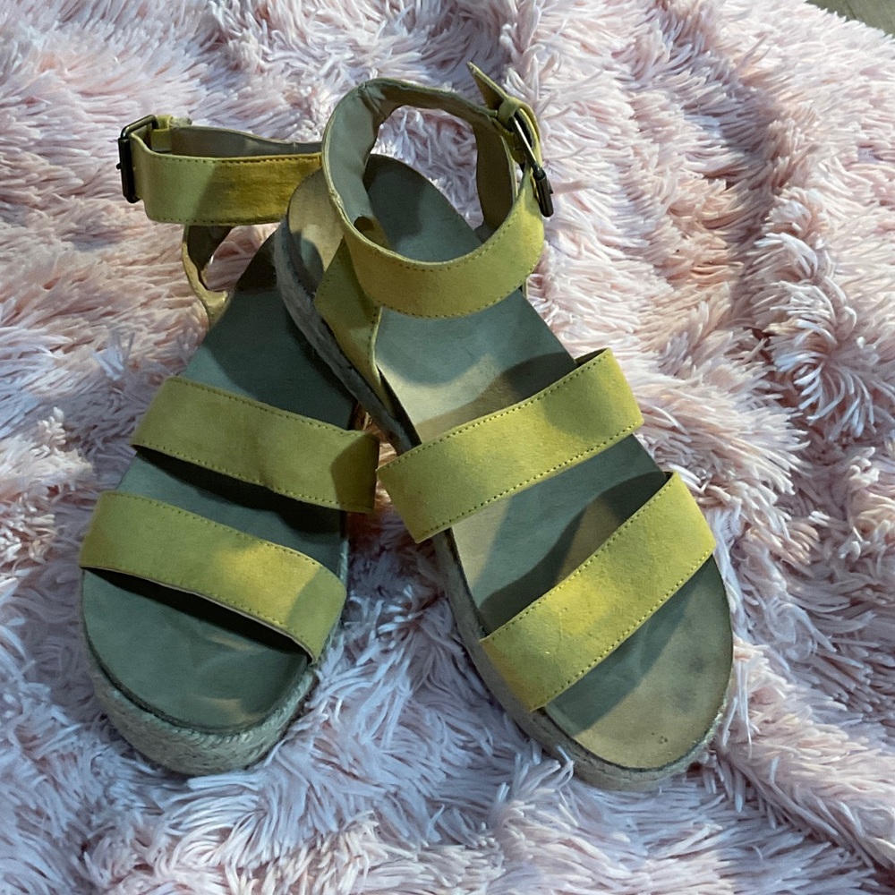 Universal Thread Mustard Colored Sandals